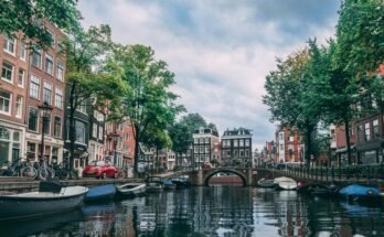 Cosa vedere ad Amsterdam: tra canali e vetrine