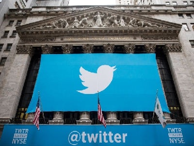 Twitter in vendita: in corsa Google e Salesforce art