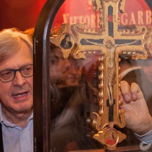 Sgarbi inaugura "i Tesori nascosti" mostra alla Pietrasanta