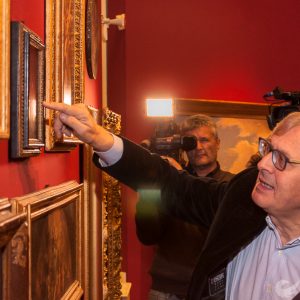 Sgarbi inaugura "i Tesori nascosti" mostra alla Pietrasanta