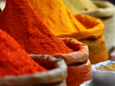 10 motivi per cui scegliere il curry: tipologie e proprietà