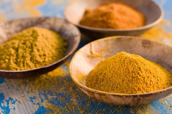 10 motivi per cui scegliere il curry: tipologie e proprietà della spezia indiana