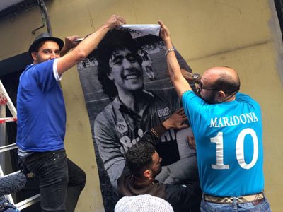san spiga a Napoli con un nuovo murale di Maradona