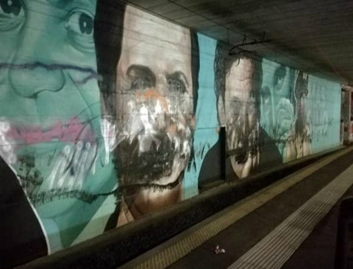 Atto vandalico a Napoli, sfregiati i murales di Totò e Troisi.