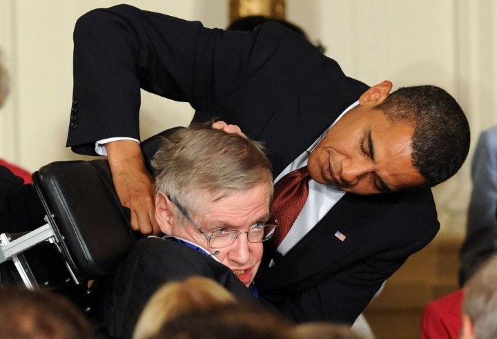 Morto Stephen Hawking la sua vita da Cambridge alla Teoria del tutto: nel 2009 con Barack Obama