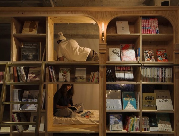 Il nuovo BOOK & BED di Napoli: dormire circondati da libri