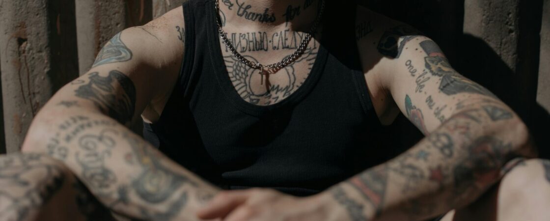Tatuaggi dispari: perché portano fortuna?