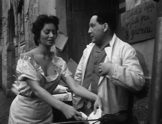 Sophia Loren, iconica attrice napoletana, in una foto celebre.