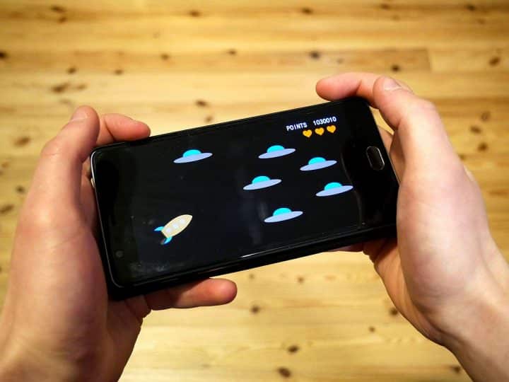 Oggigiorno tutti utilizzano, uno smartphone, chi per lavoro, chi per divertimento, ma quand’è nato il cosiddetto “telefono intelligente”, e qual è la sua storia?