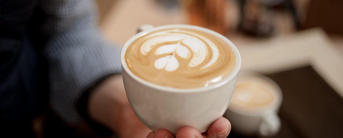 Il latte fa male? Verità, miti e alternative al latte vaccino