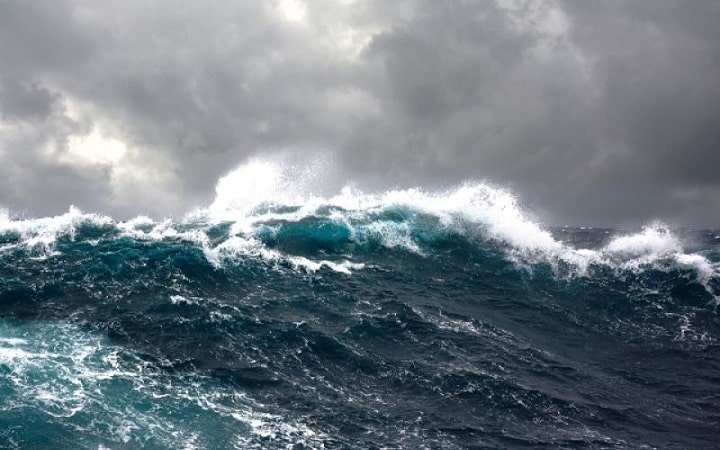 Poesie sul mare e gli ''stati della tempesta'': dalla battaglia all'allegoria