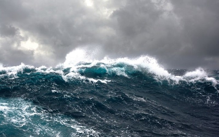 Poesie sul mare e gli ''stati della tempesta'': dalla battaglia all'allegoria