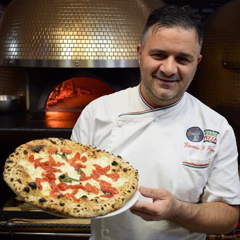 I 10 anni della pizzeria di Vincenzo di Fiore tra progetti e passione