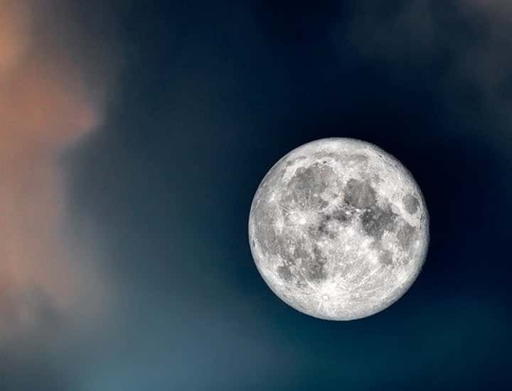Poesie sulla Luna: 7 tra le più belle, magiche, profonde ed evocative