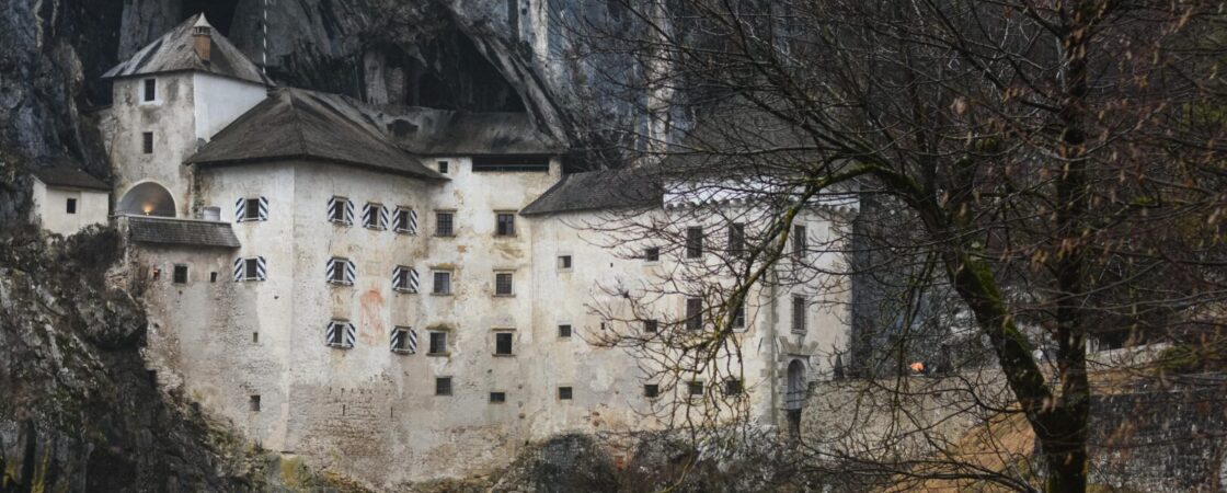 Le Grotte di Postumia e Castello di Predjama, meraviglie slovene