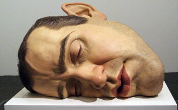 La scultura iperrealista di Ron Mueck: corpi quasi veri