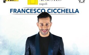 Francesco Cicchella è finalmente tornato a teatro. Questa è la nostra recensione di “Bis”