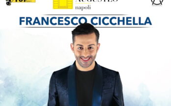 Francesco Cicchella è finalmente tornato a teatro. Questa è la nostra recensione di “Bis”