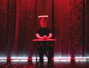 Le Buste, di Gennaro Esposito al Tram | Recensione