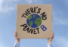 Cartello protesta per diventare più eco-friendly