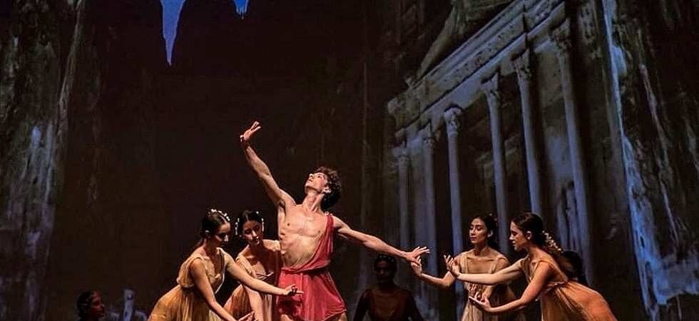 Luca Carannante, danzatore diplomato al Teatro San Carlo di Napoli, ha lavorato con coreografi come Massimo Moricone e Amedeo Amodio