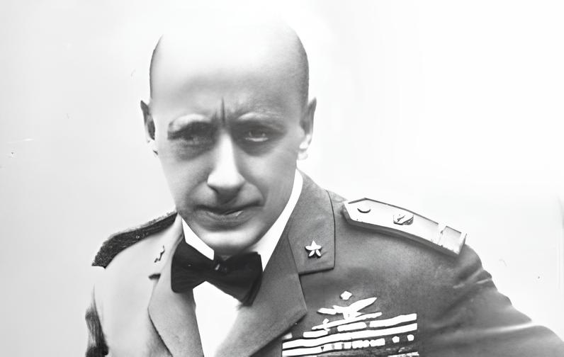 Gabriele_DAnnunzio_uniforme_Aeronautica-1.jpg