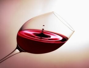 Oinomanzia: leggere il futuro nel vino