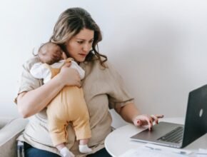Tra maternità e lavoro è possibile un equilibrio?