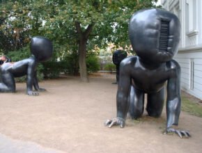 Genio e irriverenza: le sculture di David Černý