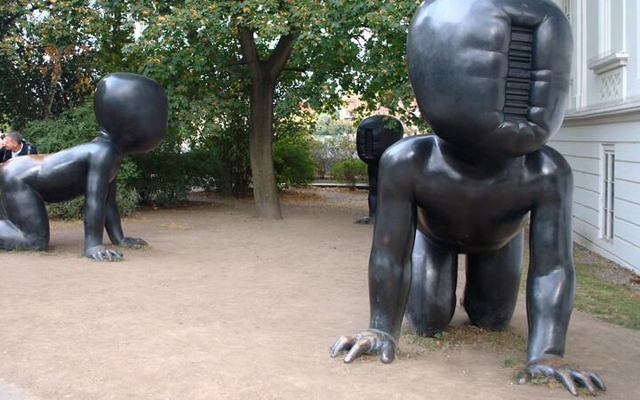 Genio e irriverenza: le sculture di David Černý