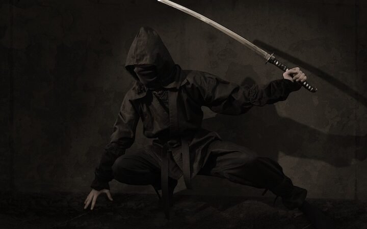 Le armi dei ninja: katana, shuriken e altri strumenti mortali