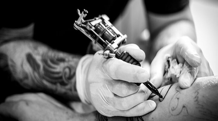Storia del tatuaggio: dalle origini alle tendenze più moderne