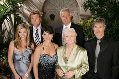 Il cast della celebre soap opera Beautiful, esempio di narrazione longeva con personaggi iconici