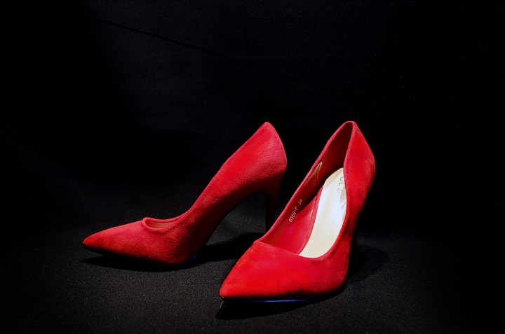 Scarpe Rosse il simbolo contro la violenza sulle donne Eroica
