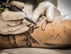 Tatuaggi e piercing