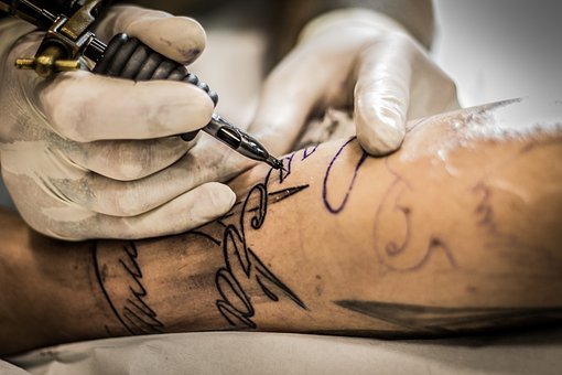 Tatuaggi e piercing