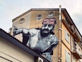 Il migrante: il murales che congiunge Malta a Sapri
