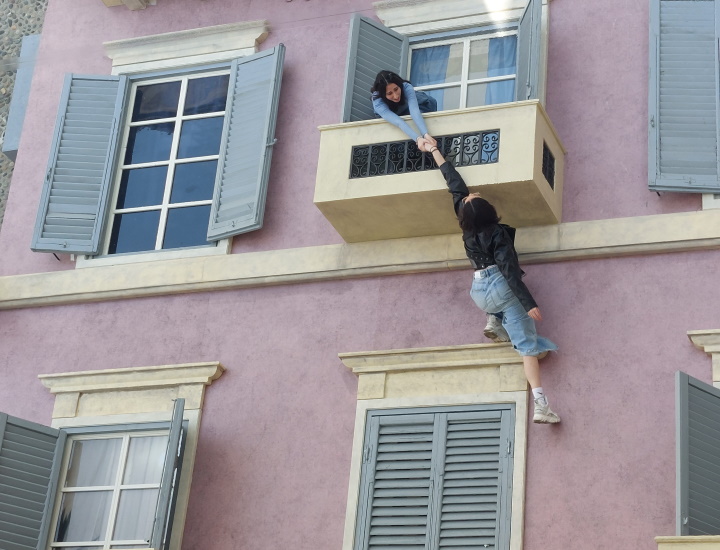Leandro Erlich: Oltre la soglia