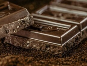Cioccolato fondente: 13 benefici per la salute