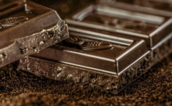 Cioccolato fondente: 13 benefici per la salute