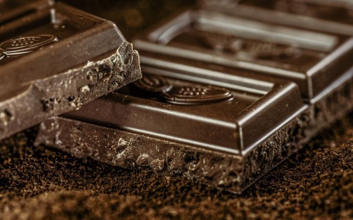 Cioccolato fondente: 13 benefici per la salute