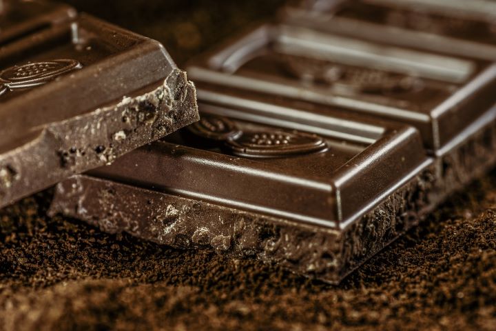Cioccolato fondente: 13 benefici per la salute