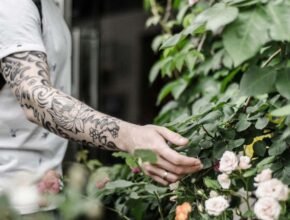 Tatuaggi floreali: 6 idee e significati dietro i disegni più belli