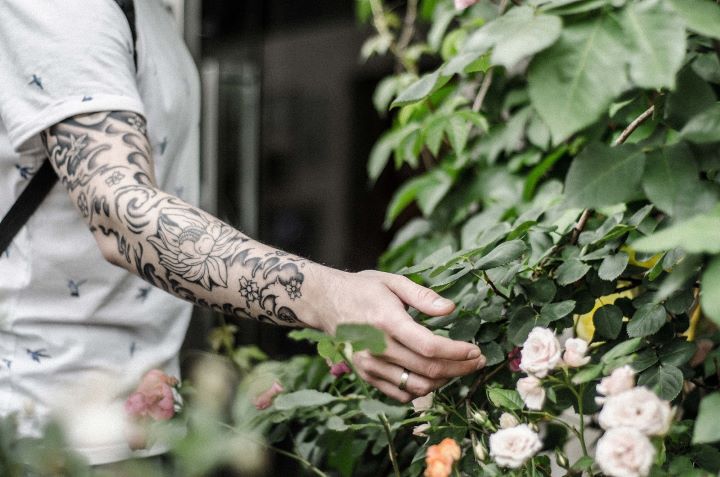Tatuaggi floreali: 6 idee e significati dietro i disegni più belli