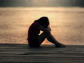 La psicologia del revenge porn: come affrontare i traumi emotivi e mentali