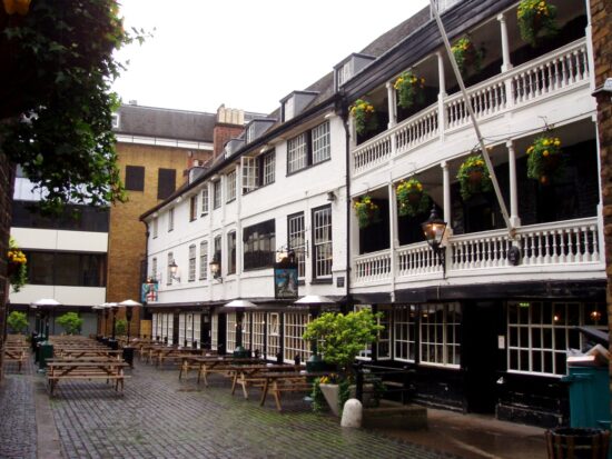 By Ewan Munro from London, UK - George, Borough, SE1, CC BY-SA 2.0, https://commons.wikimedia.org/w/index.php?curid=6048166
