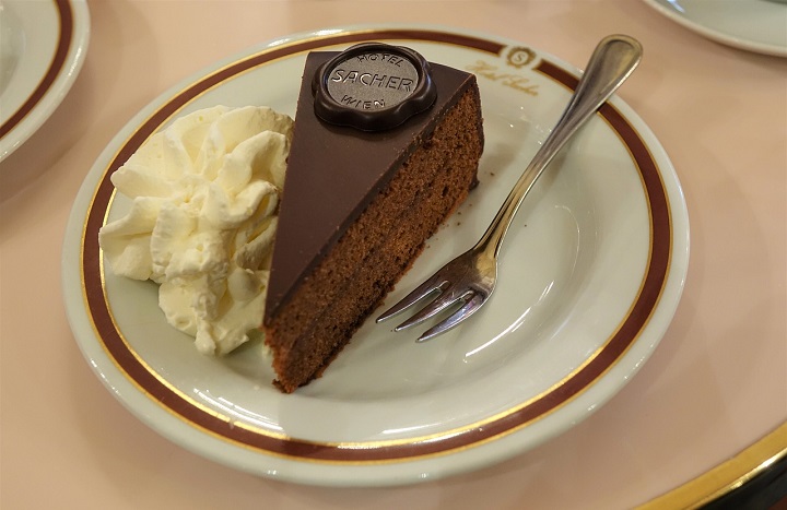 Storia della torta sacher