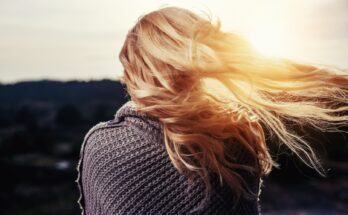 Proteggere i capelli dai danni solari: 5 consigli efficaci