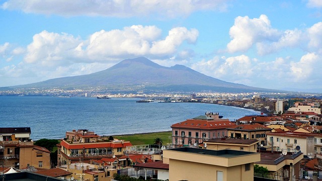 Napoli città del sole: mitologia e astronomia ci spiegano perchè.