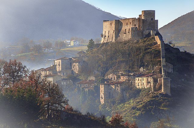 La storia del Castello Caracciolo di Brienza: tra mistero e leggenda